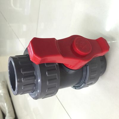 Hitam Merah DN20 UPVC Double Union Ball Valve